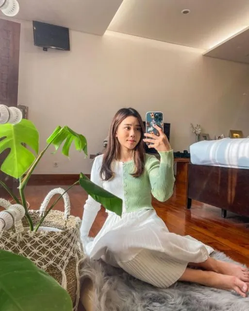 8 Ide Busana ala Jessica Jane yang Simpel dan Feminin 11
