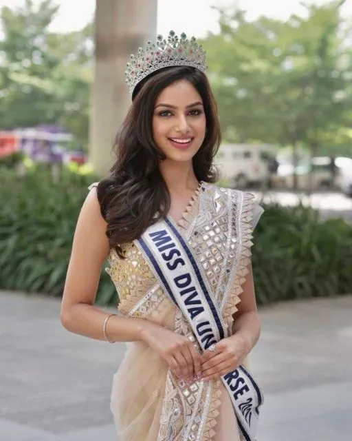 8 Potret Gaya Harnaaz Sandhu, Pemenang Miss Universe 2021 dari India 11