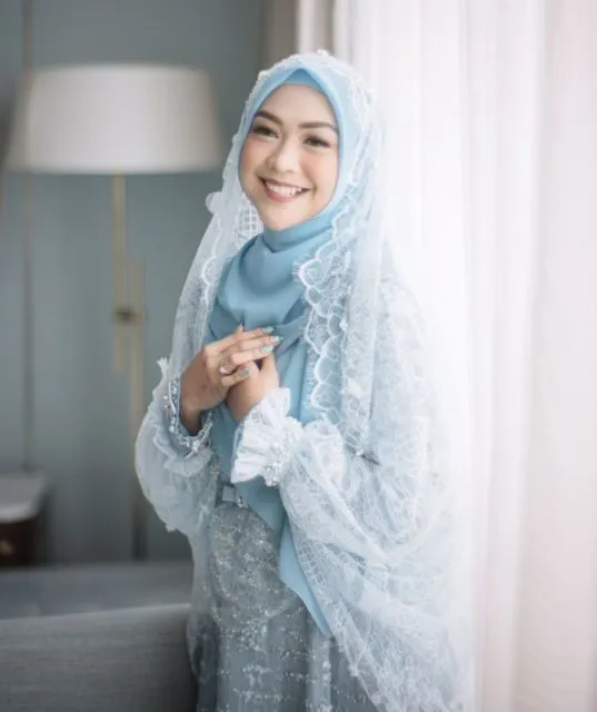 7 Ide Busana Pengajian Pranikah Terbaru dari Para Seleb. Manis dan Anggun! 8