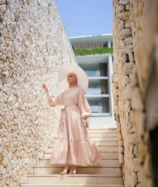 8 Rekomendasi merek Gamis Lokal yang Pas untuk Anak Muda. Cakep-cakep! 13