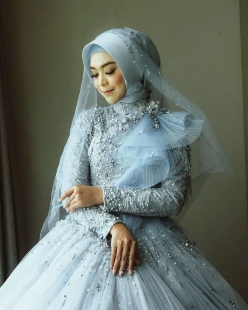 10 Gaun Pernikahan Selebritas Paling Menawan Sepanjang 2021. Yang Mana Favoritmu? 20