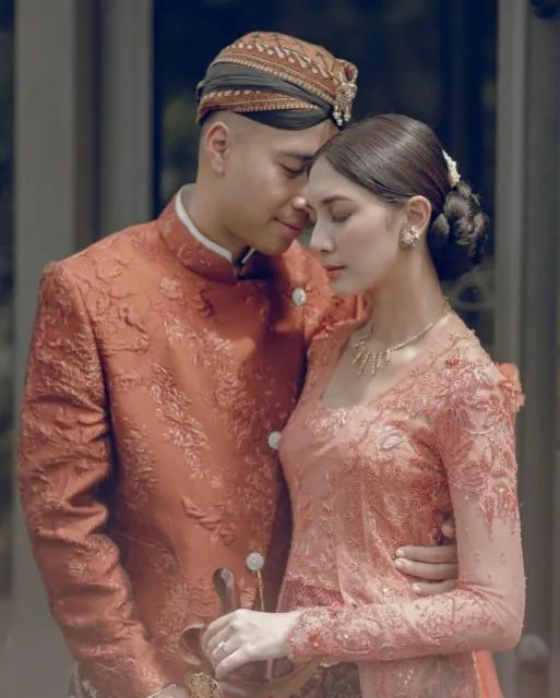 6 Detail Lamaran Sheila Dara dan Vidi Aldiano. Ceria dalam Balutan Warna Sedelinggam! 8