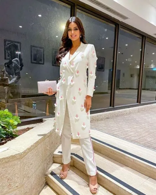 8 Potret Gaya Harnaaz Sandhu, Pemenang Miss Universe 2021 dari India 15