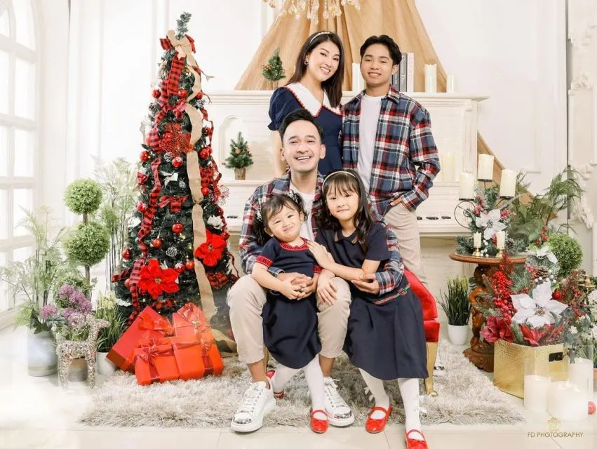 Potret 10 Selebritas Rayakan Natal Bersama Keluarga 14