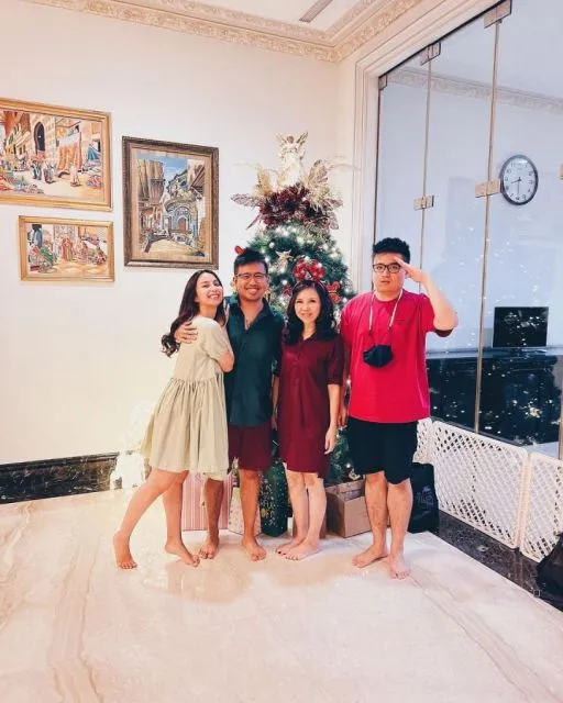 Potret 10 Selebritas Rayakan Natal Bersama Keluarga 11