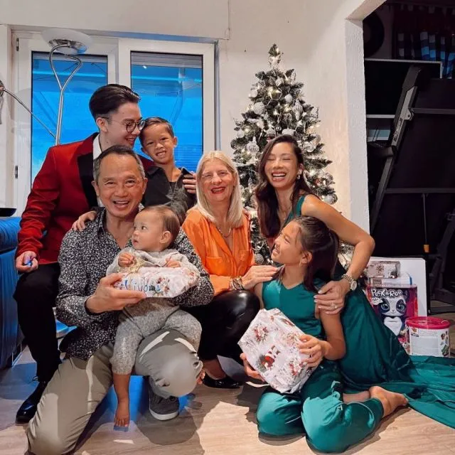 Potret 10 Selebritas Rayakan Natal Bersama Keluarga 13
