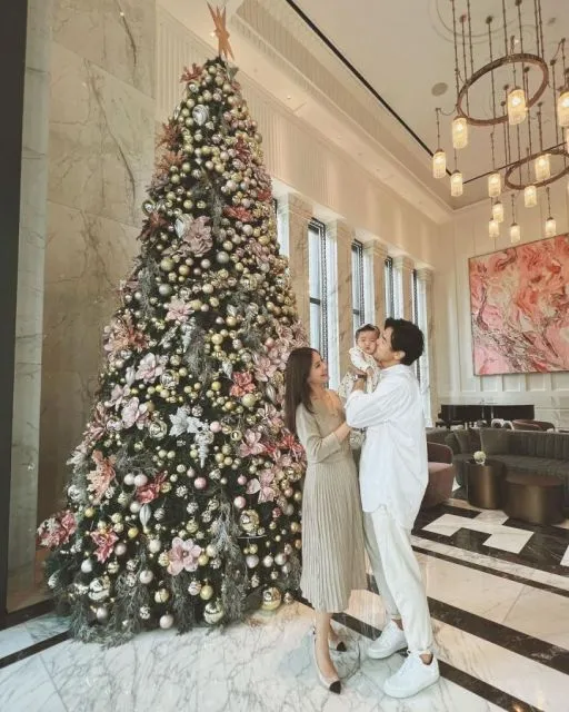 Potret 10 Selebritas Rayakan Natal Bersama Keluarga 12