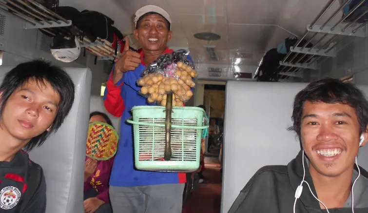 Nostalgia Pedagang Asongan Bus Antar Kota. Berkah Buat Anak Kecil, Derita Bagi Orang Tua~ 7