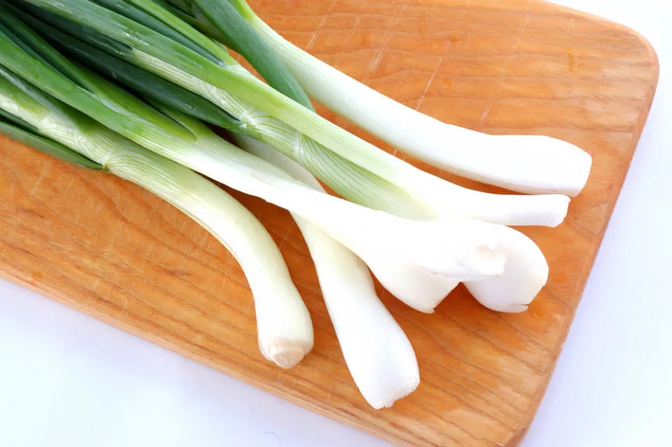 6 Cara Menyimpan Daun Bawang Agar Awet 9 Cara menyimpan daun bawang