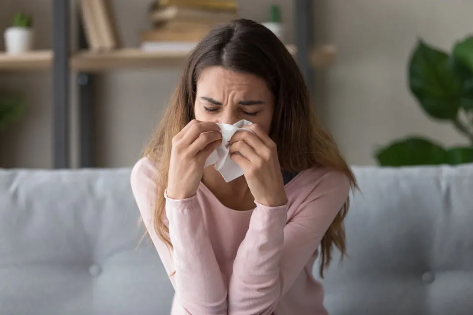 Manfaat dan Cara Cuci Hidung NaCl yang Aman. Bisa Dilakukan di Rumah! 6 Cuci hidung NaCl