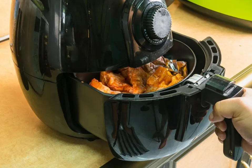 Risiko di Balik Penggunaan Air Fryer yang Diklaim Lebih Sehat. Padahal~ 9 Air fryer