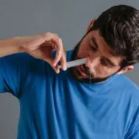 Manfaat dan Cara Cuci Hidung NaCl yang Aman. Bisa Dilakukan di Rumah!