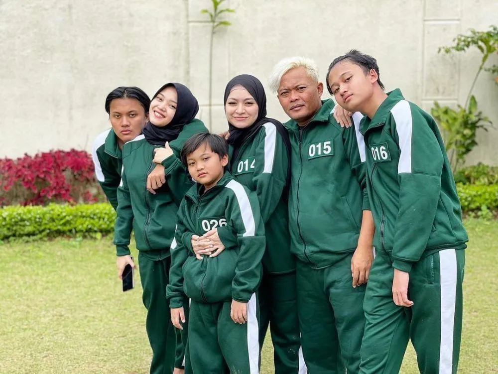 10 Artis Indonesia yang Punya Banyak Adik. Selalu Berusaha Menjadi Contoh yang Baik 14