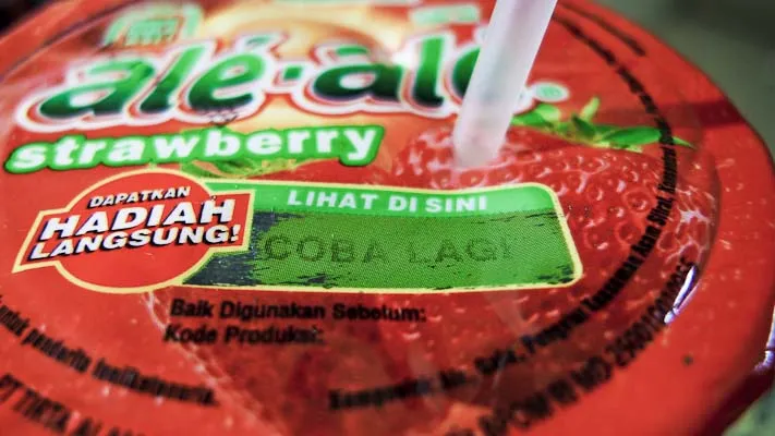 Sebelum ada Kinder Joy, 6 Jajanan ini Jadi Favorit Anak Kecil Zaman Dulu. Hadiah Jadi Incaran! 12