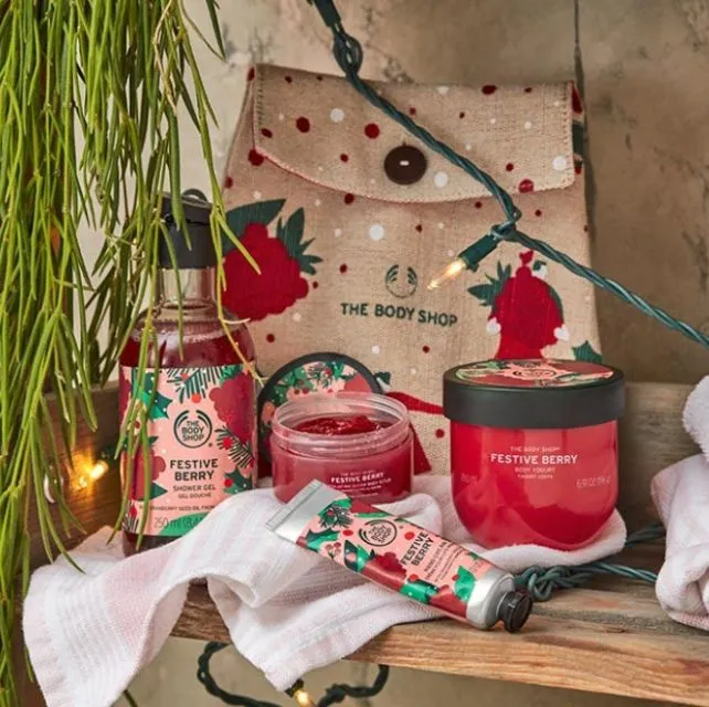 7 Ide Paket Makeup atau Skincare yang Cocok untuk Kado Natal 8