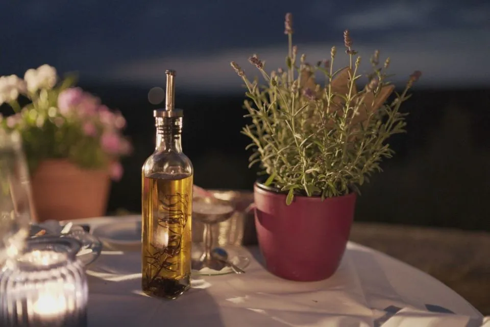 Jenis-jenis Face Oil untuk Atasi Kulit Kering. Bikin Lembap Maksimal! 8