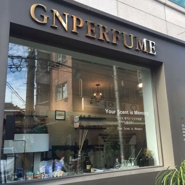 5 Galeri Parfum Tempat Kita Bisa Meracik Wangi Otentik Sesuai Selera 7