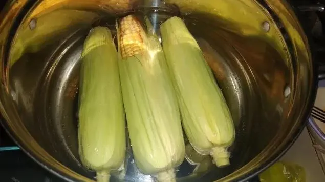6 Cara Merebus Jagung Manis biar Empuk 10 Cara merebus jagung