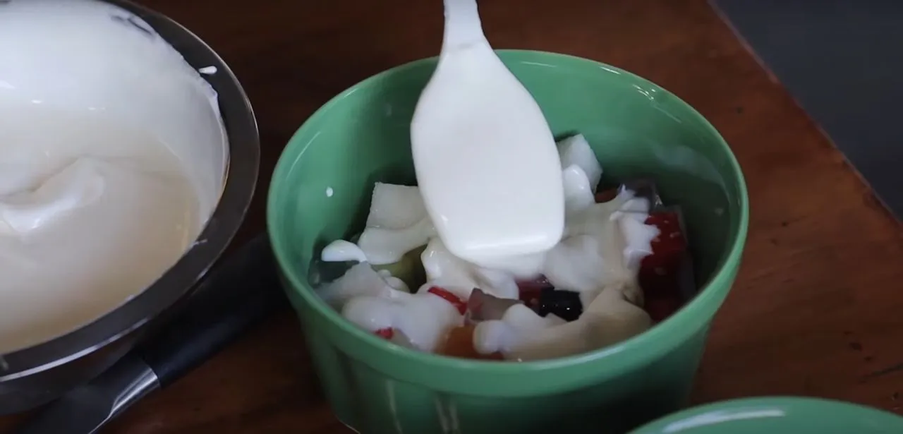 Cara Membuat Salad Buah Rumahan yang Kaya Nutrisi dan Tak Cepat Berair 11