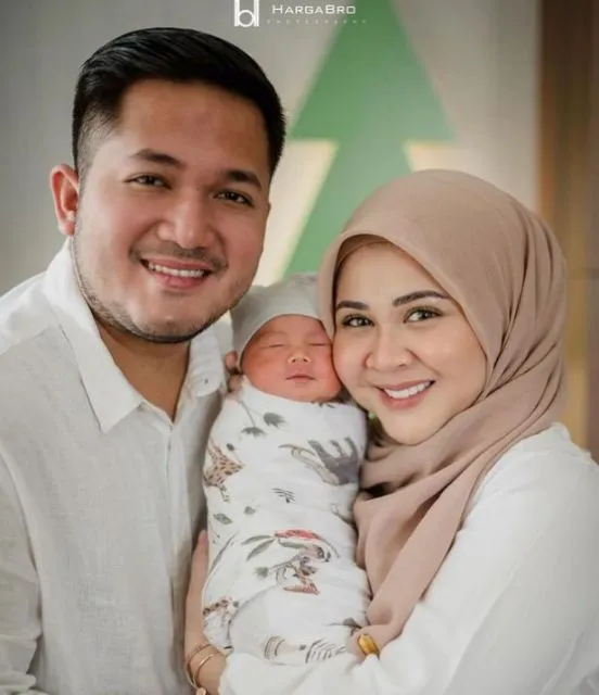 Artis yang Dikaruniai Anak Pertama di Tahun 2021; Bikin Publik Ikut Bahagia 23