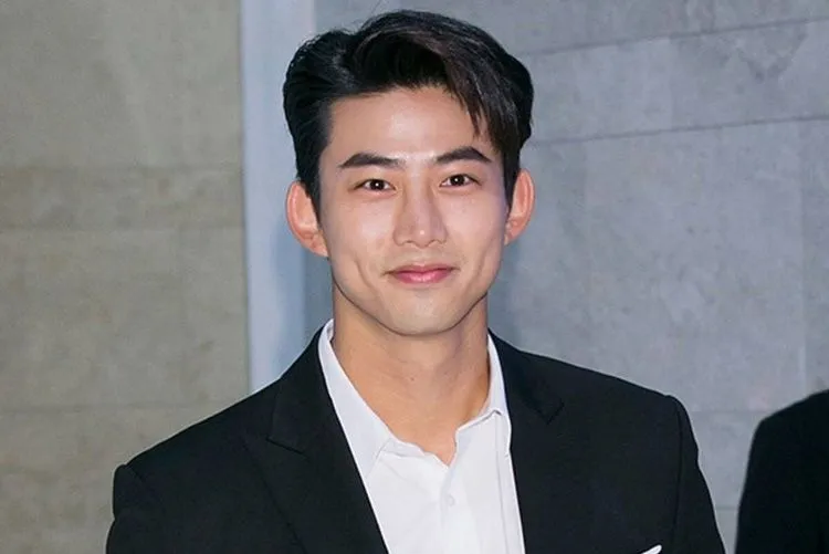9 Artis Korea yang Pernah Berperan Ganda di Serial Drama. Sungguh Berbakat! 11