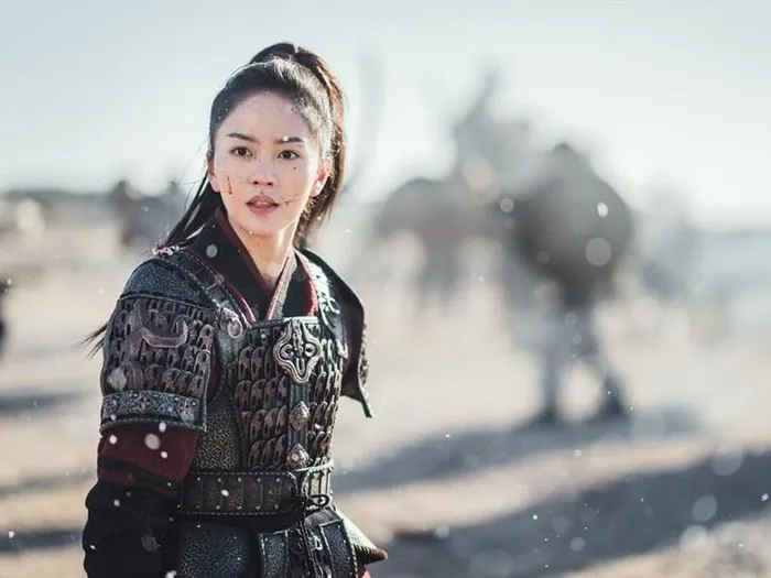 9 Artis Korea yang Pernah Berperan Ganda di Serial Drama. Sungguh Berbakat! 13