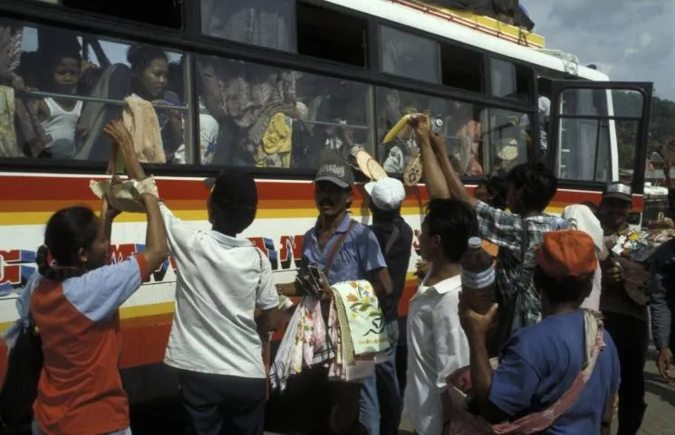 Nostalgia Pedagang Asongan Bus Antar Kota. Berkah Buat Anak Kecil, Derita Bagi Orang Tua~ 5