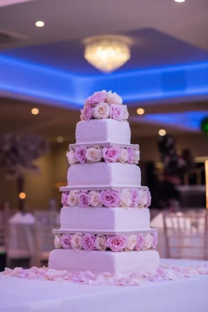 Asal Muasal Wedding Cake. Bukan Sekadar Sajian Cantik, Ternyata Sarat Makna Juga 7