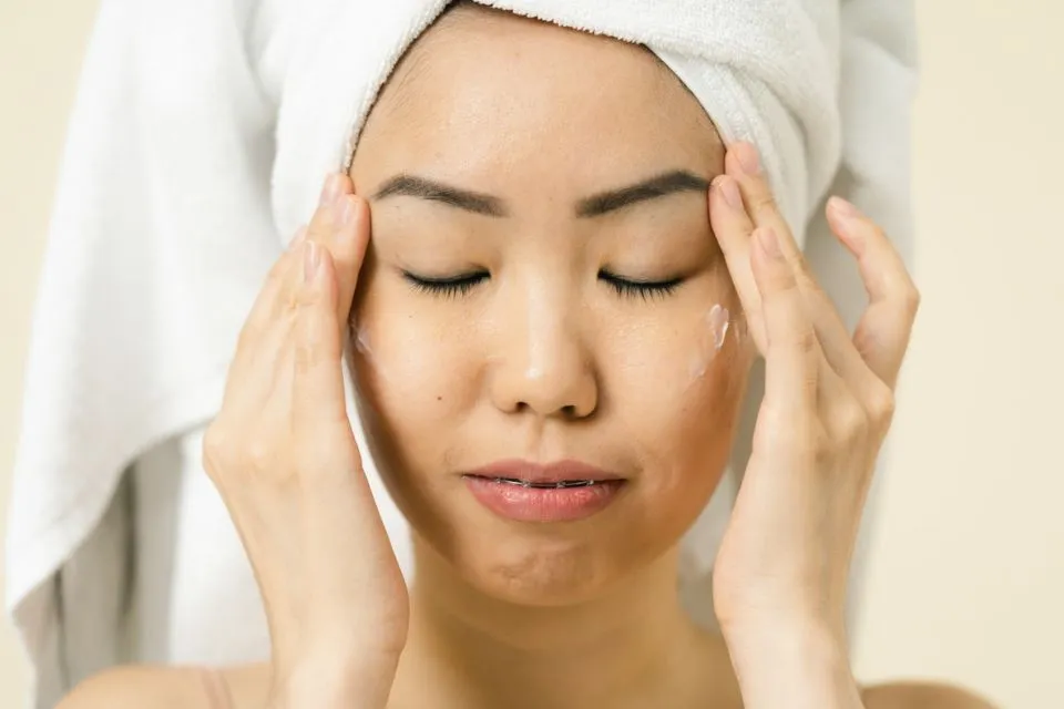 5 Cara Memakai Eye Cream Agar Bekerja Maksimal 10
