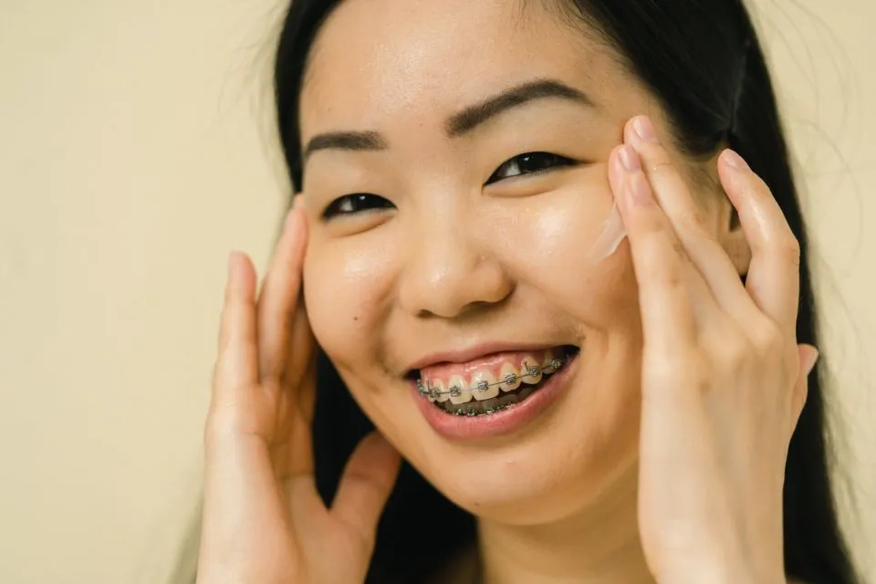 5 Cara Memakai Eye Cream Agar Bekerja Maksimal 9