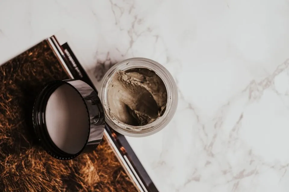 5 Cara Memakai Eye Cream Agar Bekerja Maksimal 6
