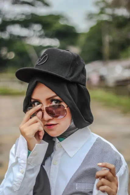 7 Model Kacamata Cewek, Aksesori Berfaedah yang Trendy dan Stylish untuk Kamu Miliki 10