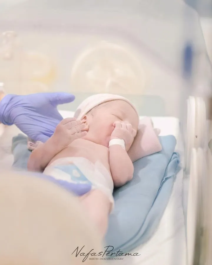 Selamat, Fairuz A Rafiq Telah Melahirkan Anak Ketiga! 3