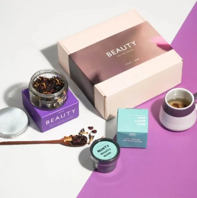 7 Ide Paket Makeup atau Skincare yang Cocok untuk Kado Natal 11