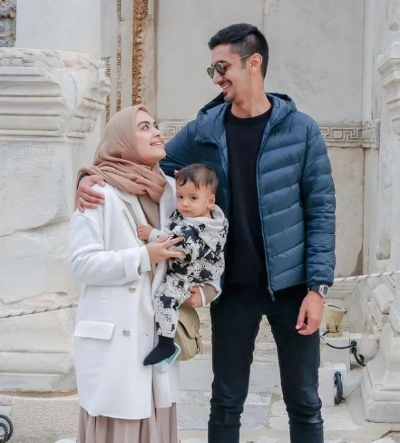 Artis yang Dikaruniai Anak Pertama di Tahun 2021; Bikin Publik Ikut Bahagia 16