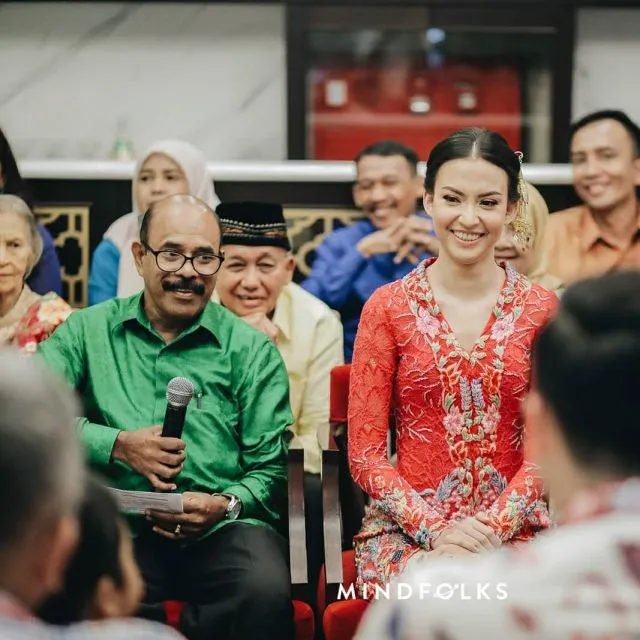 Karina Nadila Tak Pernah Bertemu Ayah Kandung Sejak Lahir, Bahagia Diasuh Ayah Sambung 4 Karina Nadila dan ayah sambungnya