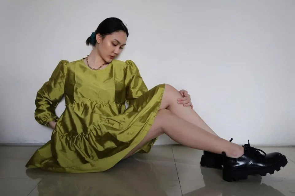 Gaya Busana Selain Kebaya ala Bella Clarissa, yang Cocok untuk Acara Formal 20 Gaun hijau
