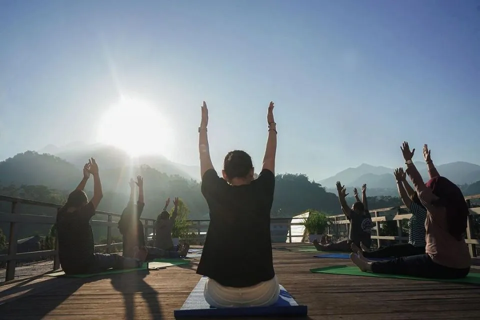6 Rekomendasi Yoga Retreat Terbaik di Indonesia, Cocok untuk Menenangkan Jiwa 7 Rekomendasi yoga retreat