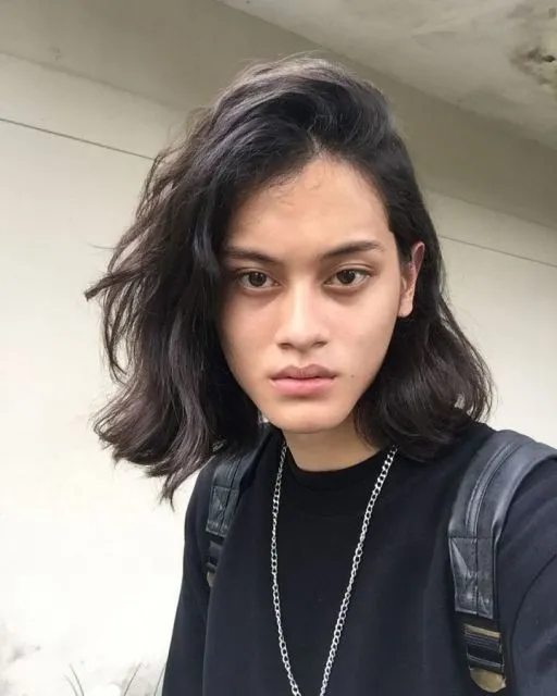 Rizal Rama, Model asal Surabaya yang Tampil di Milan Fashion Week 2022 14 Rambut bergelombang