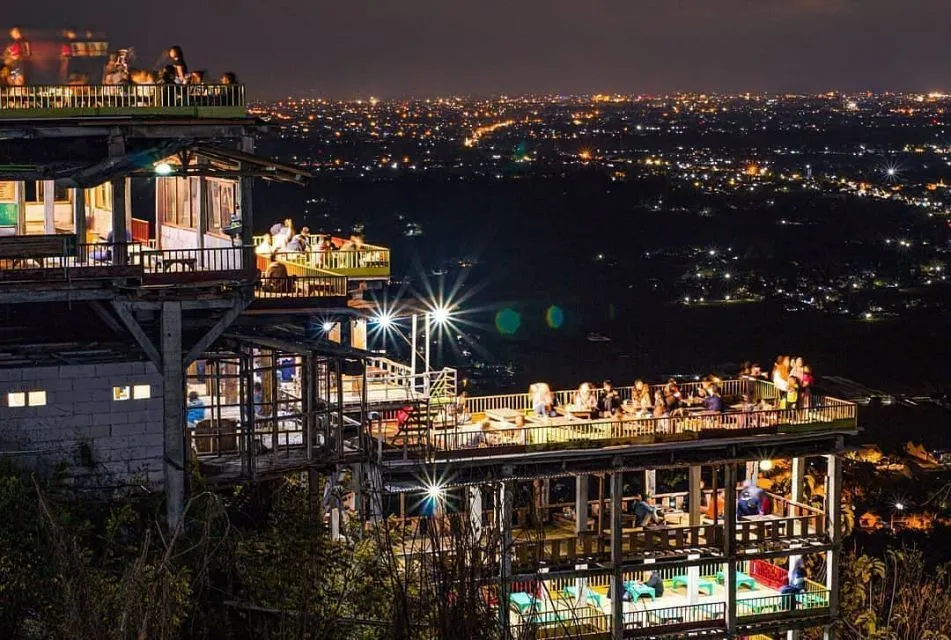 5 Destinasi Wisata Malam Jogja yang Keren dari Ketinggian 6 Bukit Bintang