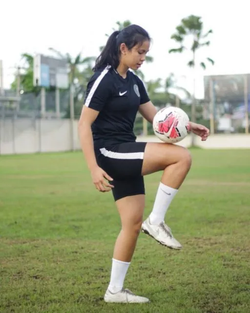 Gaya Shalika Aurelia, Pesebak Bola Putri Indonesia yang Masuk Klub Eropa 11 Gaya Shalika Aurelia