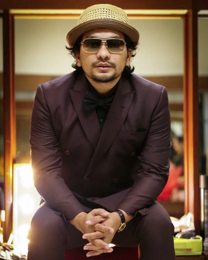 Deretan Artis yang Pernah Lelang Barang Milik Mereka 14