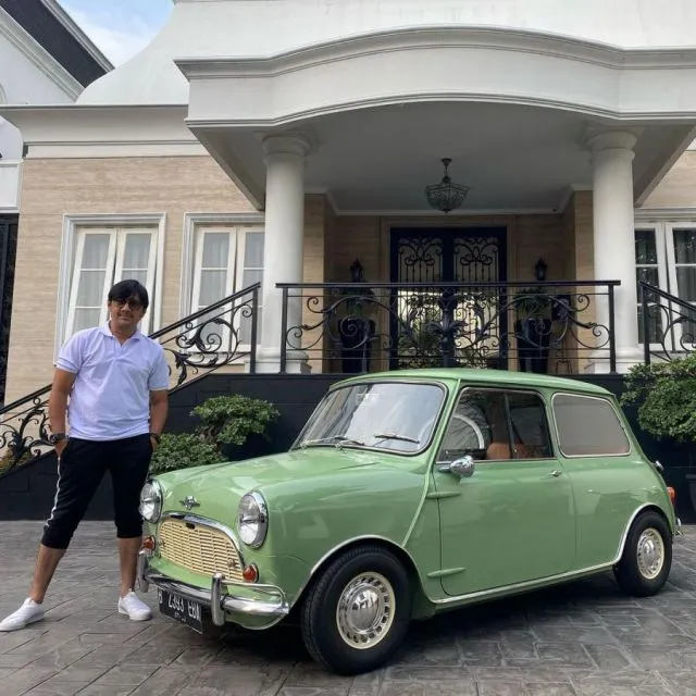 10 Artis yang Hobi Koleksi Mobil Klasik. Butuh Perawatan Ekstra! 11 Mini Cooper klasik Andre Taulany