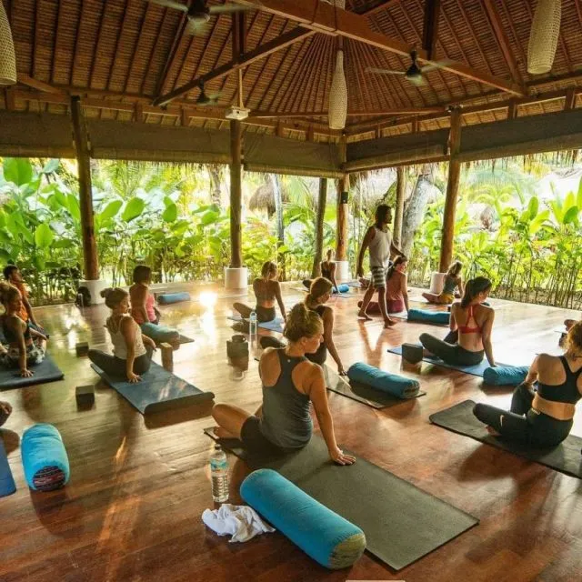 6 Rekomendasi Yoga Retreat Terbaik di Indonesia, Cocok untuk Menenangkan Jiwa 12 Rekomendasi yoga retreat