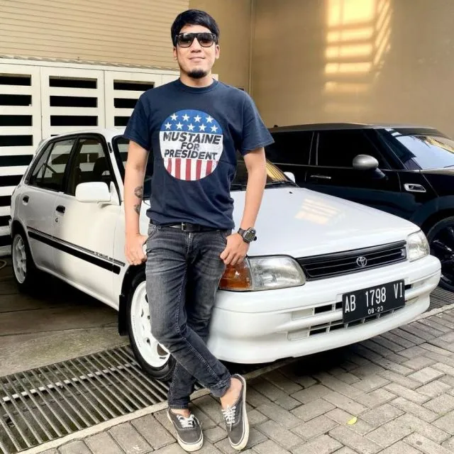 10 Artis yang Hobi Koleksi Mobil Klasik. Butuh Perawatan Ekstra! 12 Mobil Toyota klasik Desta