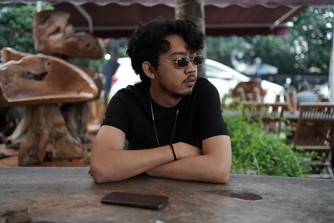 7 Artis Indonesia yang Pernah Berprofesi Jadi Kru TV 13