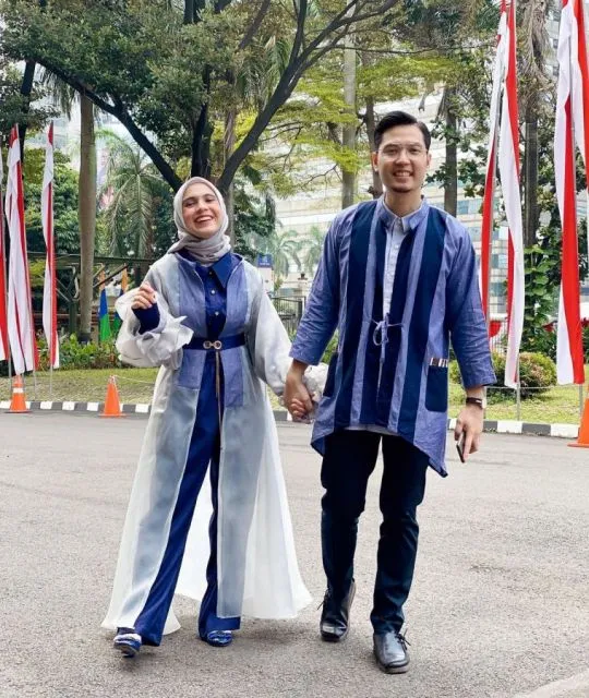 Gaya Fesyen Pasangan Nycta Gina dan Kinos yang Selalu Kompak 16 Ootd pasangan