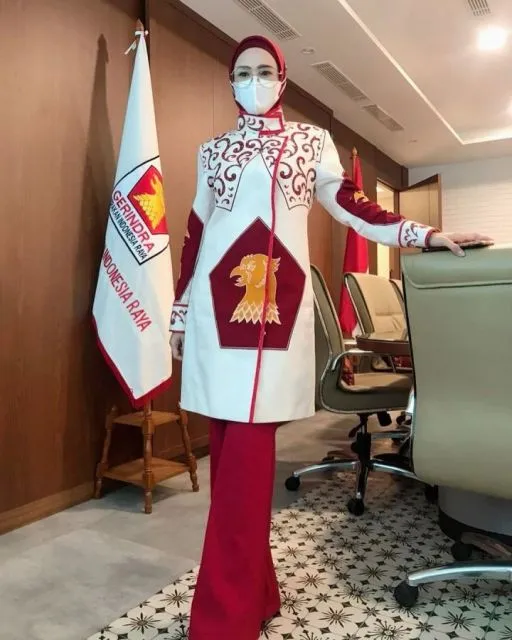 Penyanyi Tanah Air yang Putuskan Jadi Politisi; Giring Tengah Jadi Sorotan 17