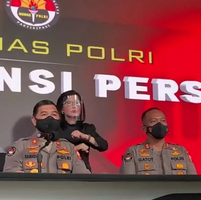 Polri Lakukan Perubahan Seragam Satpam Lagi, Agar Lebih Mudah Dikenali 4 Konferensi pers Polri
