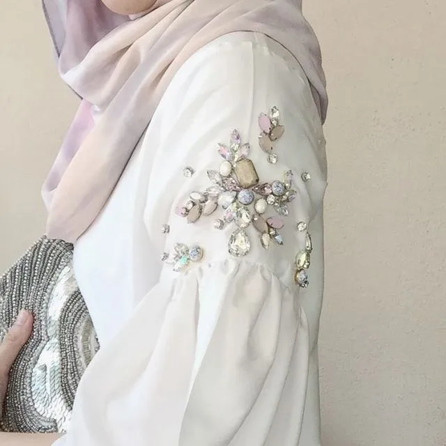5 Ide Modifikasi Baju Putih Polos Lama Biar Tampak Baru Lagi 9 Ide modifikasi baju lama